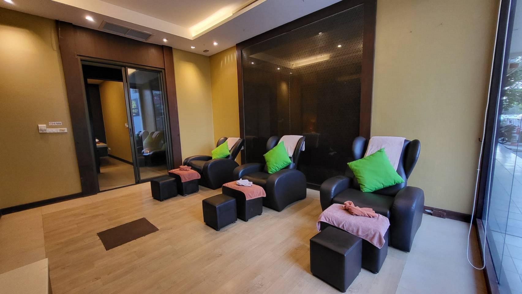 DIP (on the Roof) – Patong